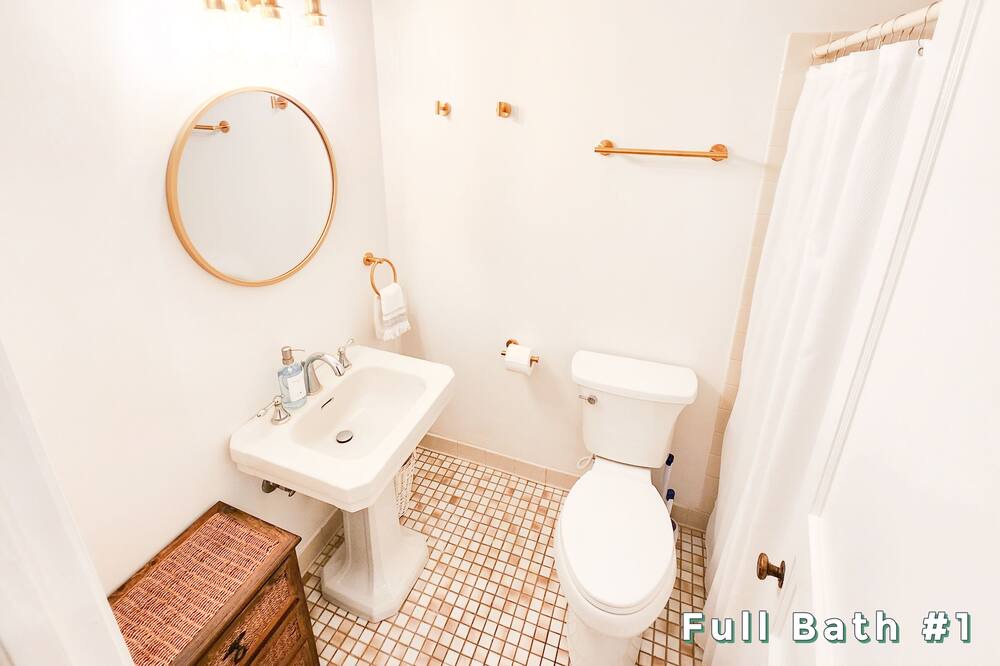 Photo of Bathroom in Eastpoint