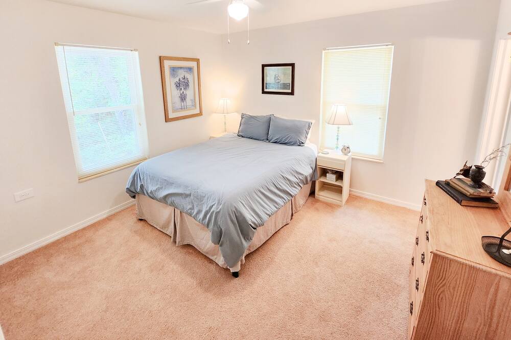 Photo of Bedroom in Eastpoint