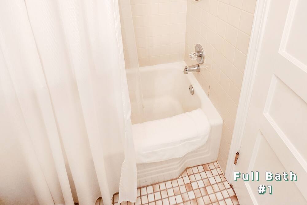 Photo of Bathroom in Eastpoint