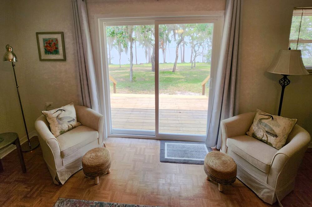 Photo of Livingroom in Eastpoint