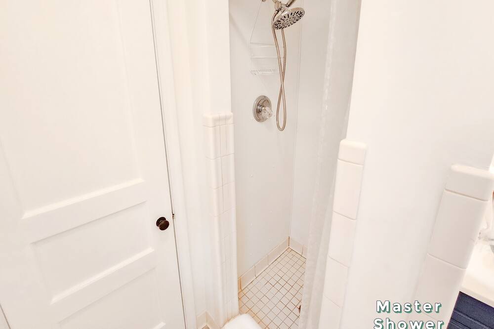 Photo of Bathroom in Eastpoint