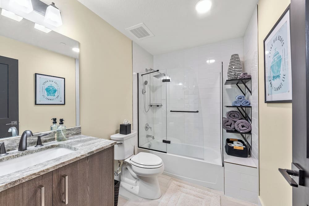 Photo of Bathroom in Island Estate