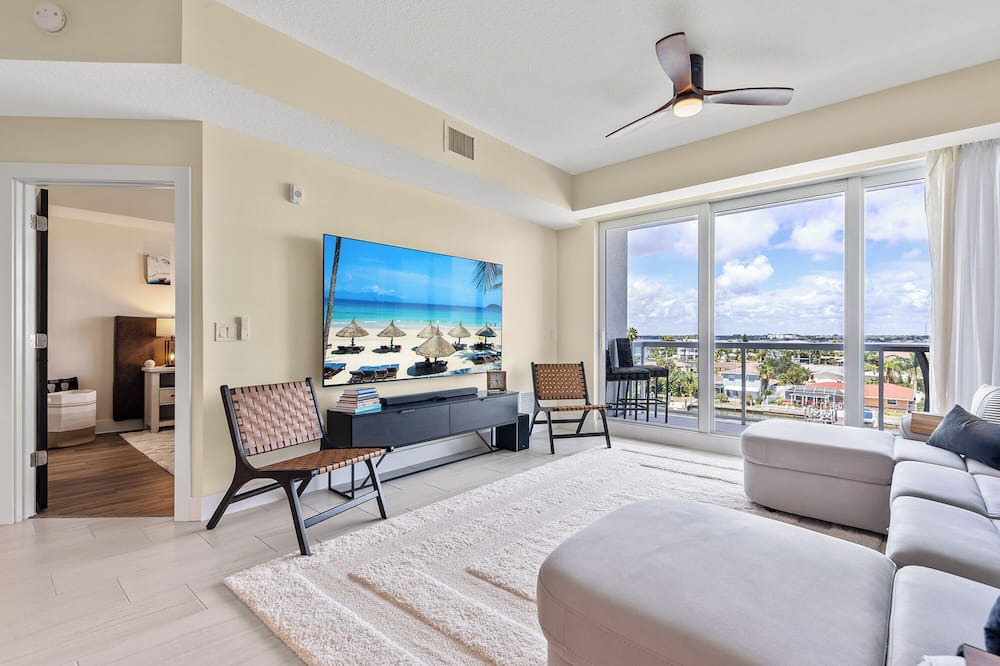Photo of Livingroom in Island Estate
