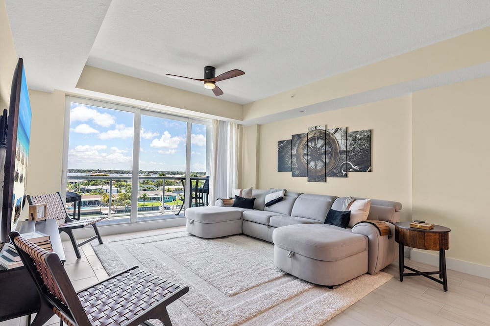 Photo of Livingroom in Island Estate