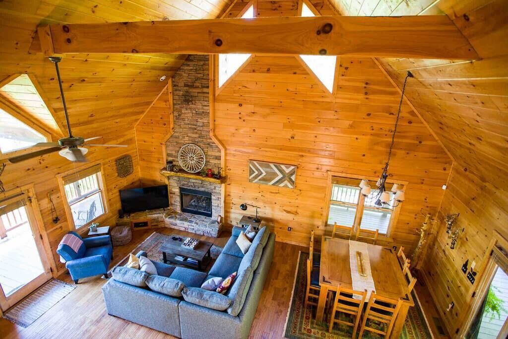 Photo of Livingroom in Cherry Log