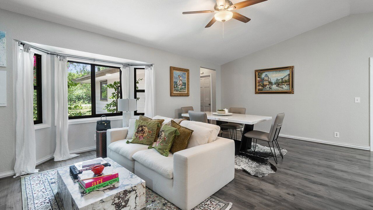 Photo of Livingroom in Hunt Club