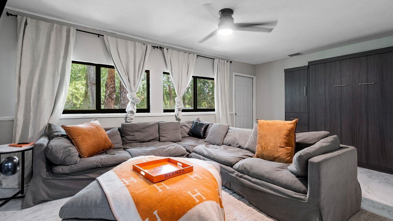 Photo of Livingroom in Hunt Club