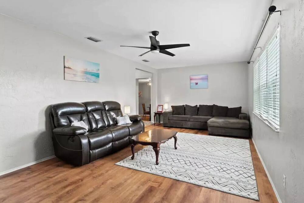 Photo of Livingroom in Disston Heights
