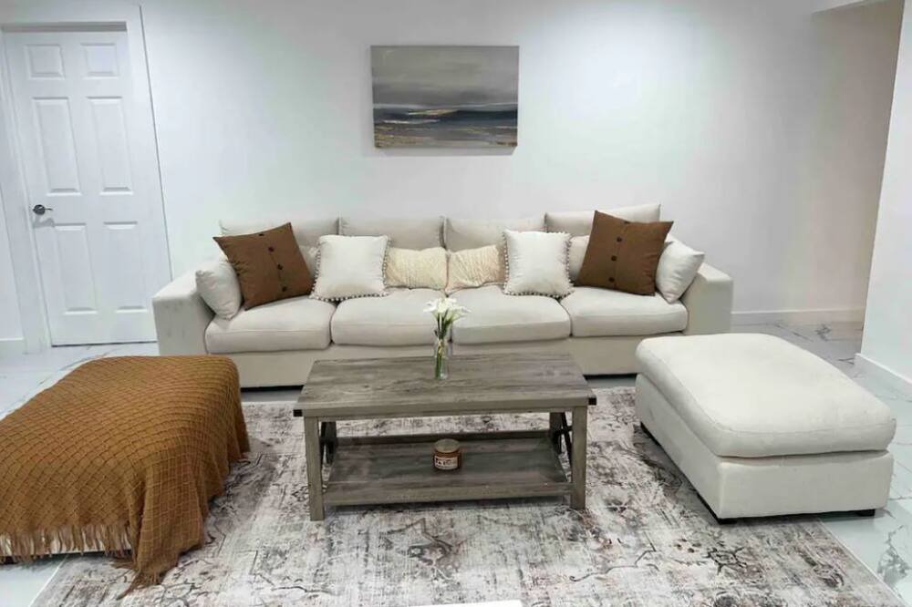 Photo of Livingroom in North Lauderdale