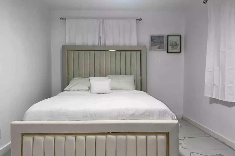 Photo of Bedroom in North Lauderdale