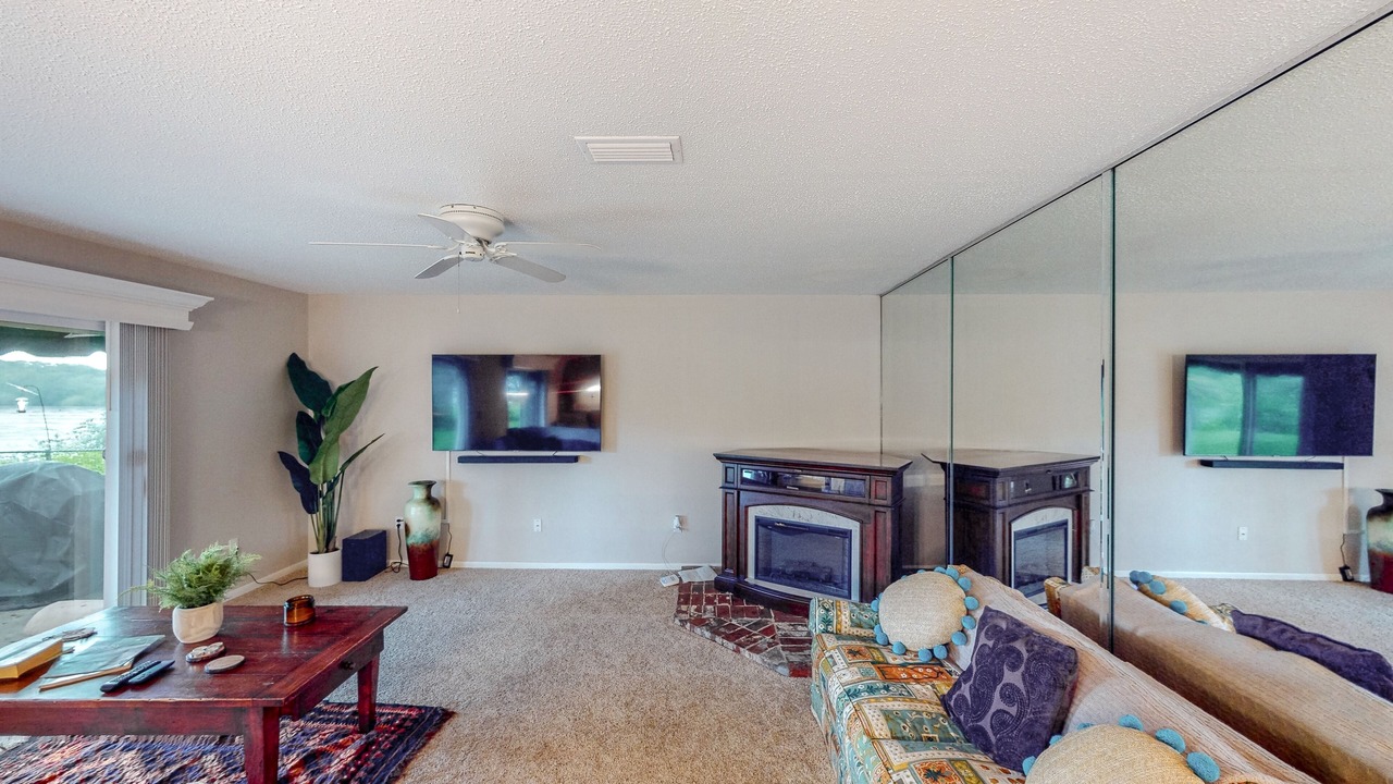 Photo of Livingroom in Bell