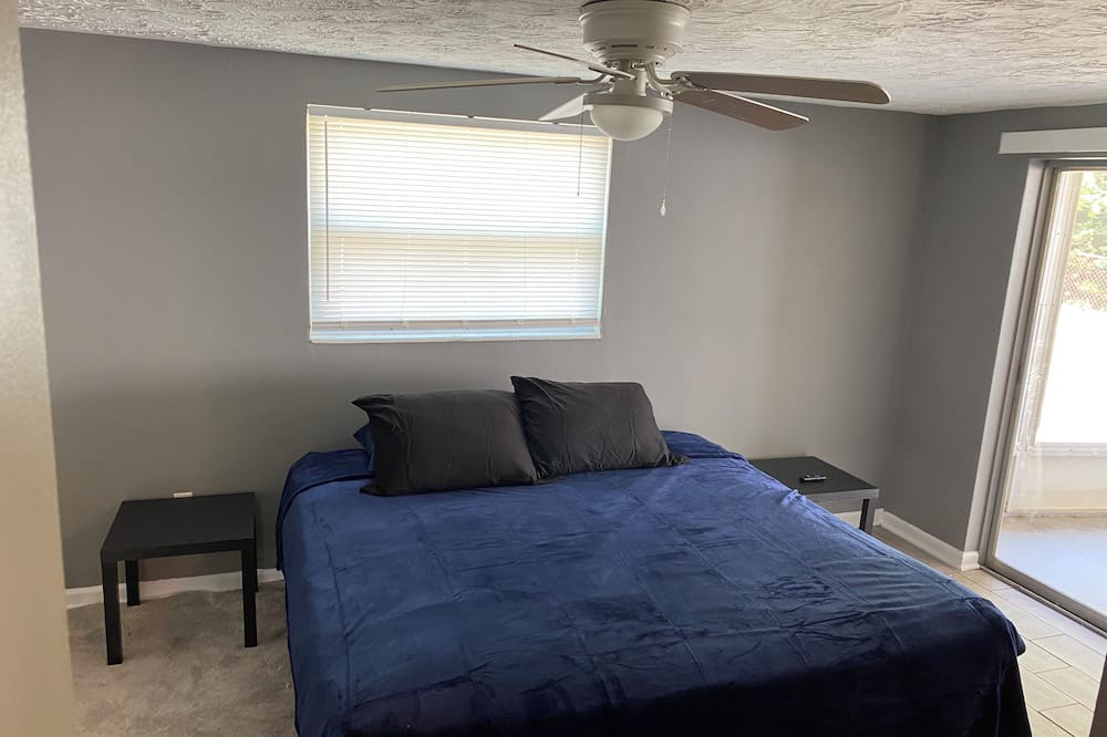 Photo of Bedroom in Aloha Gardens