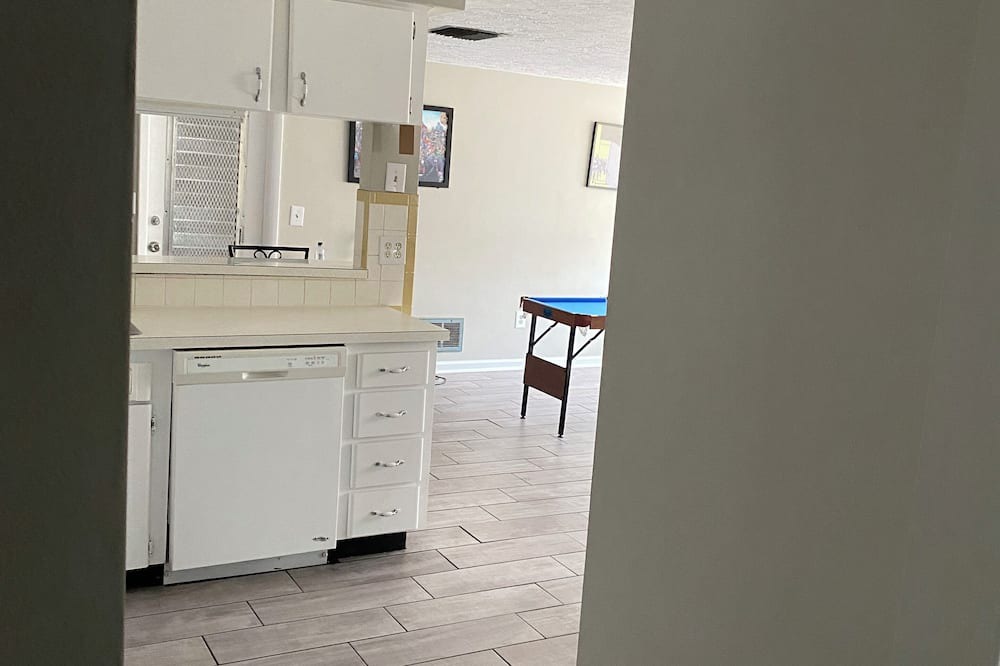 Photo of Kitchen in Aloha Gardens