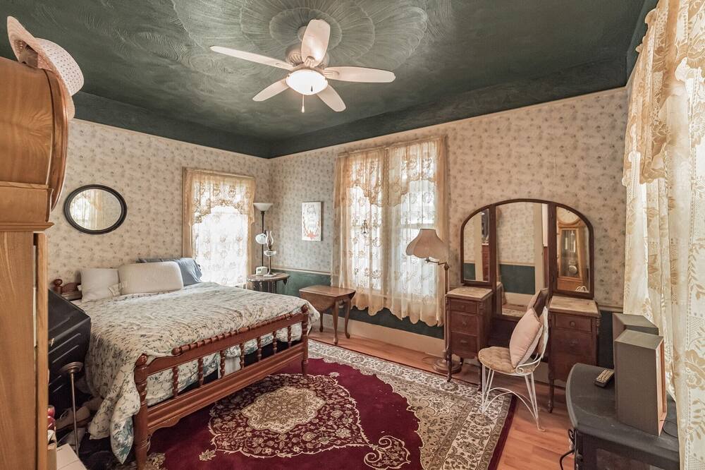 Photo of Bedroom in Crescent City