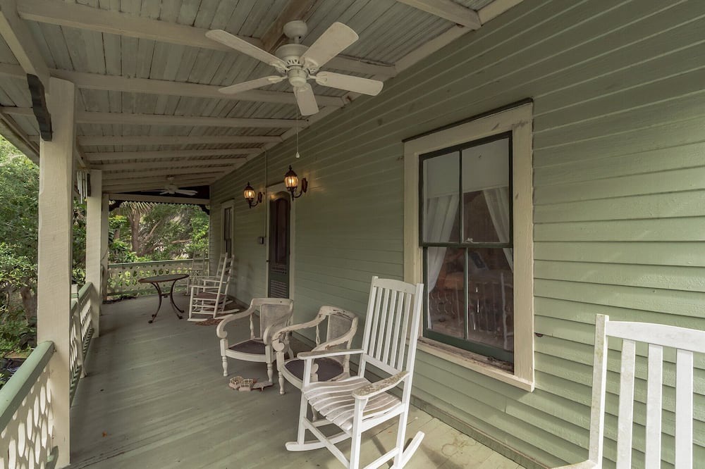 Photo of Patio Balcony in Crescent City