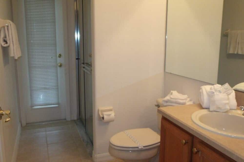 Photo of Bathroom in Orange Tree