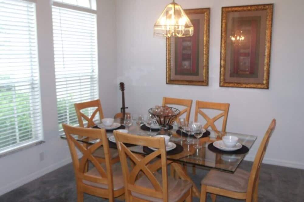 Photo of Bedroom in Orange Tree