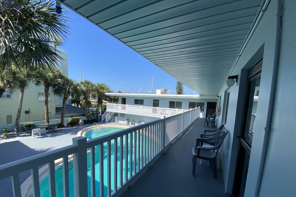 Photo of Patio Balcony in Crescent Beach