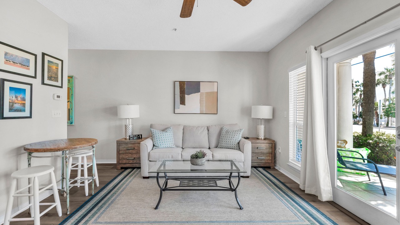 Photo of Livingroom in Crystal Shores