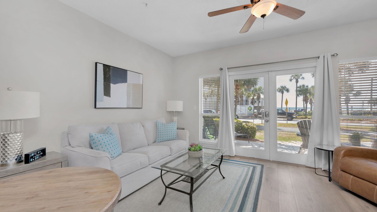 Photo of Livingroom in Crystal Shores