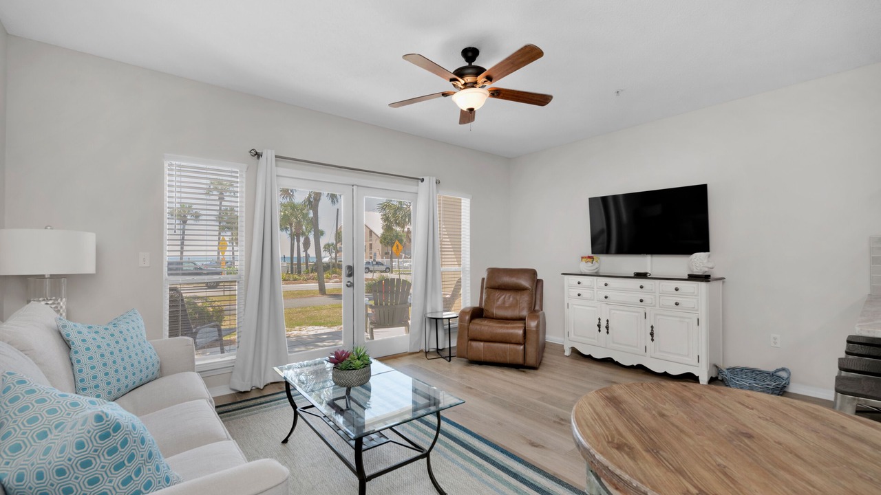 Photo of Livingroom in Crystal Shores