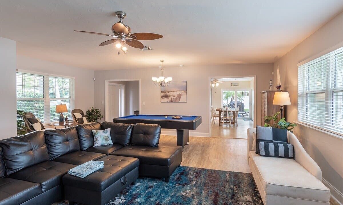 Photo of Livingroom in Santa Barbara Estates