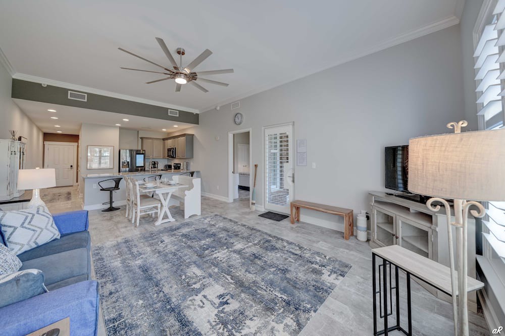 Photo of Livingroom in Upper Grand Lagoon