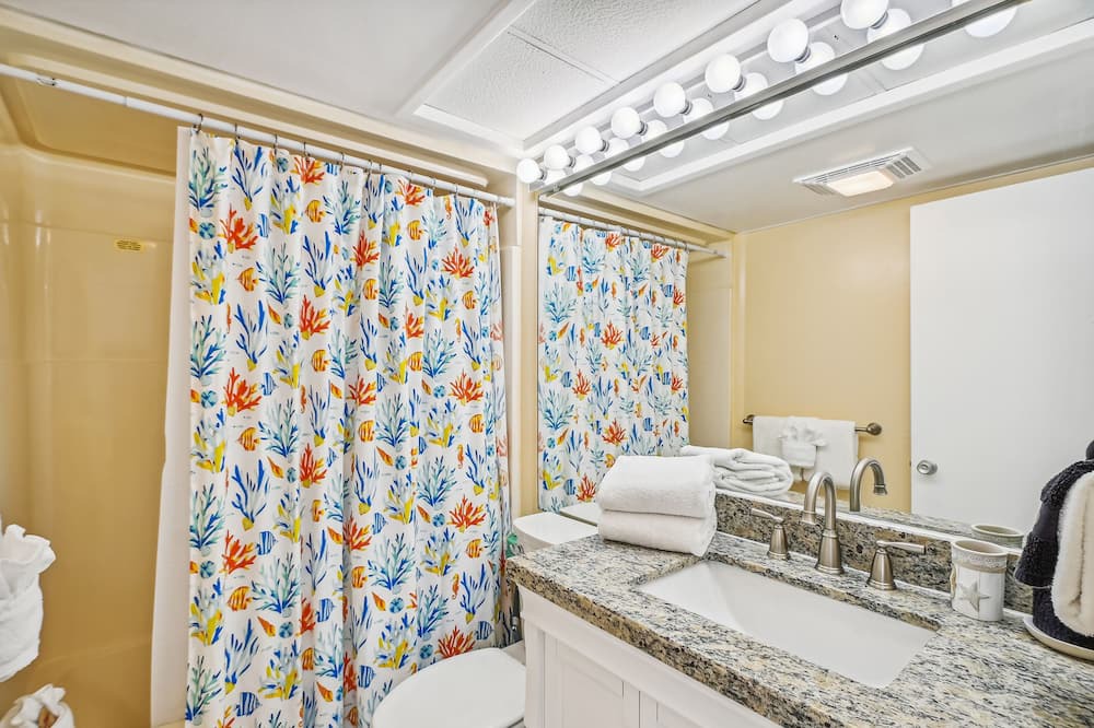 Photo of Bathroom in Holiday Isle