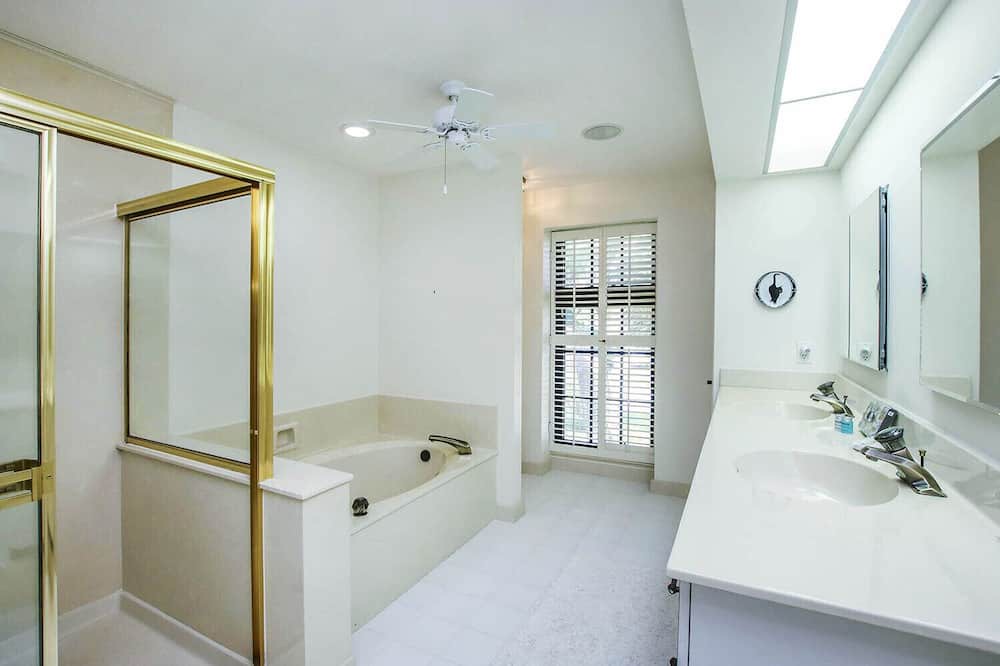 Photo of Bathroom in Beachview Country Club Estates
