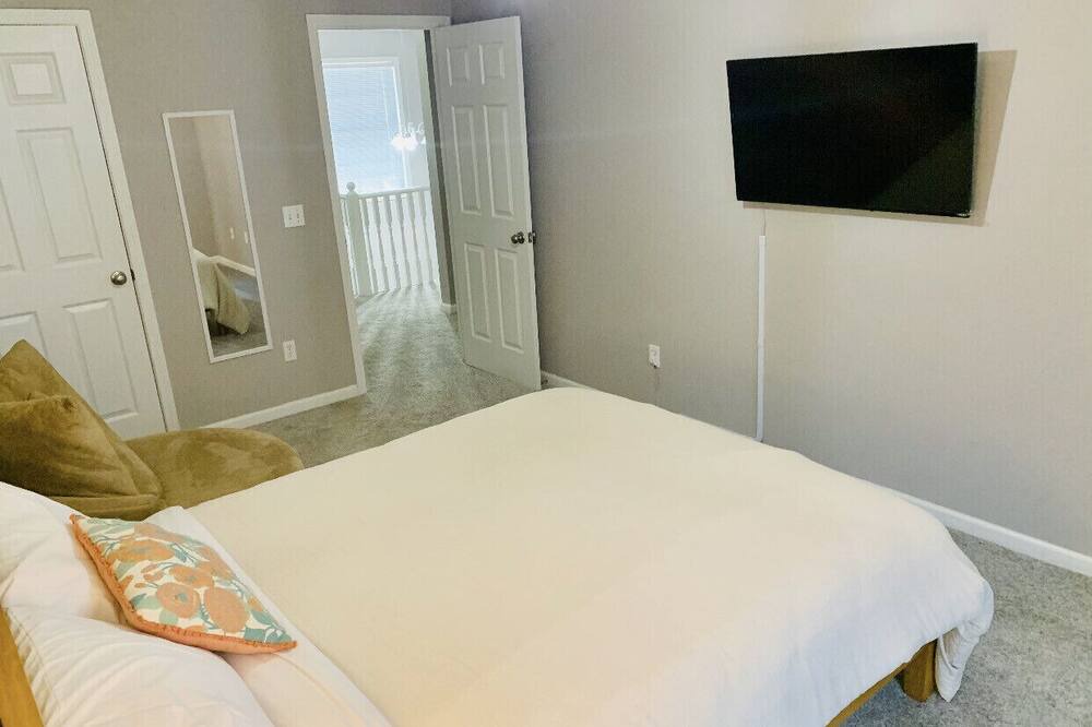 Photo of Bedroom in Enterprise