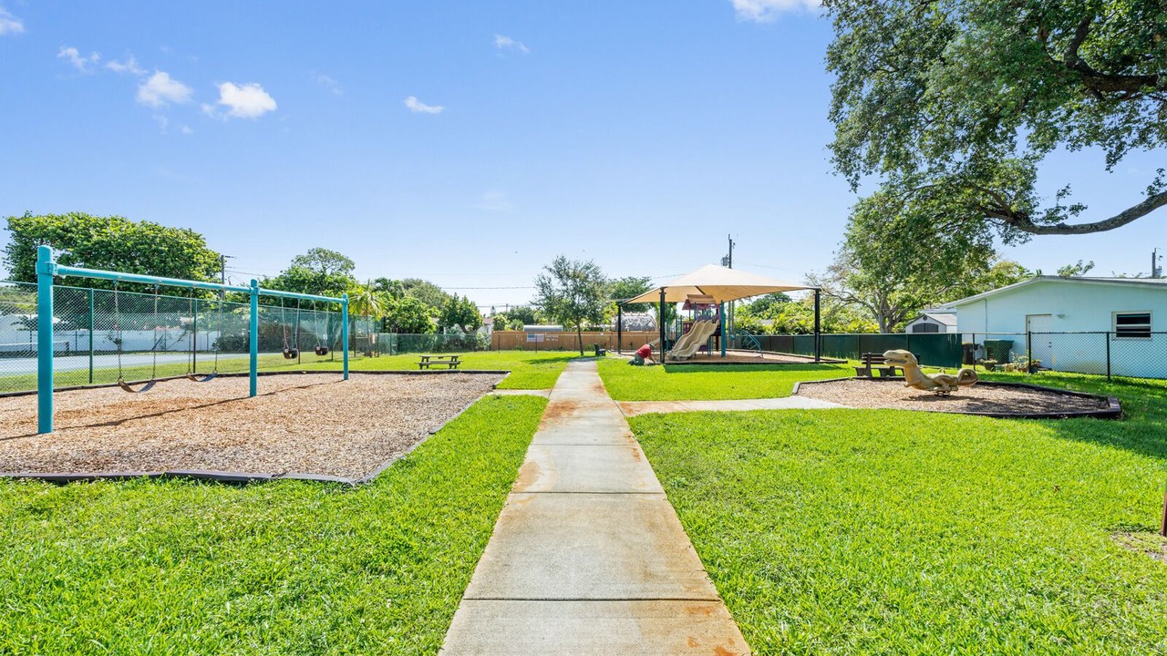 Photo of Outdoor in Melaleuca Gardens