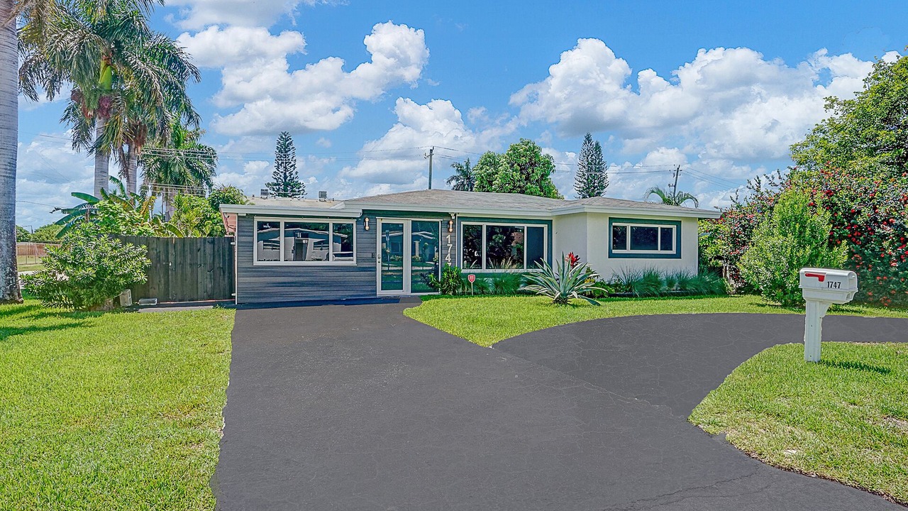 Photo of Outdoor in Royal Poinciana