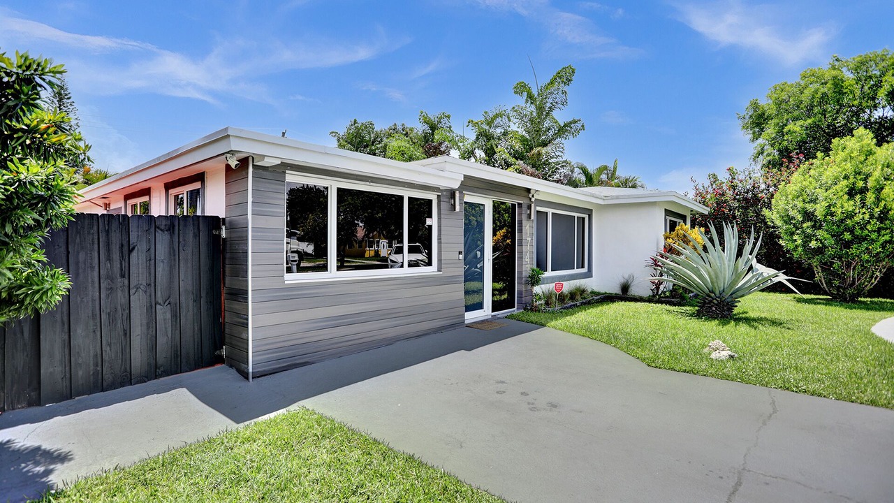 Photo of Outdoor in Royal Poinciana
