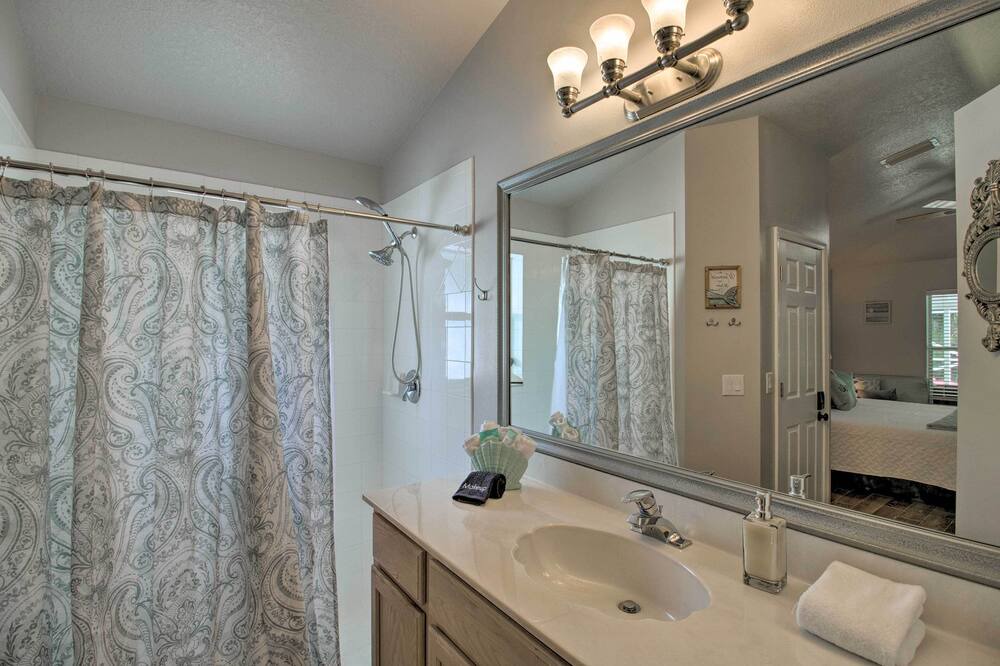 Photo of Bathroom in Lakewood Park