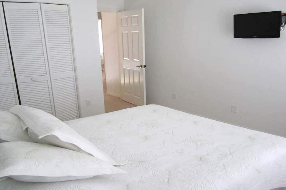 Photo of Bedroom in Crown Pointe