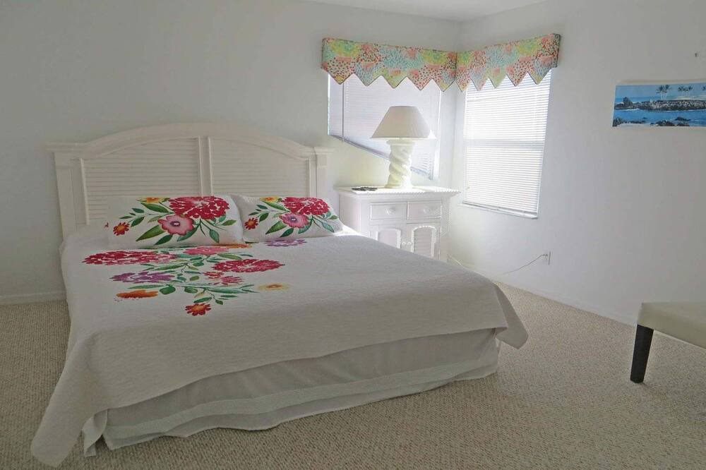 Photo of Bedroom in Crown Pointe