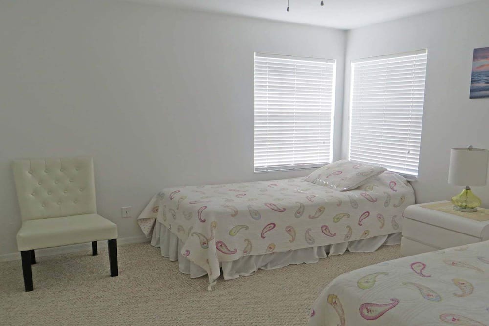 Photo of Bedroom in Crown Pointe