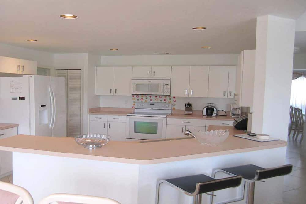 Photo of Kitchen in Crown Pointe
