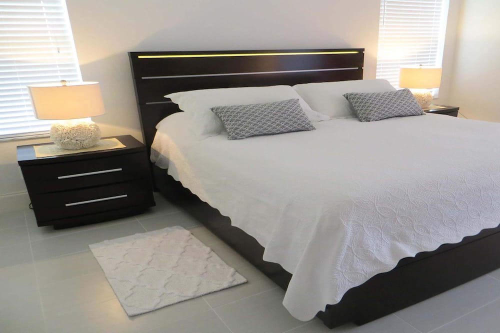 Photo of Bedroom in Crown Pointe