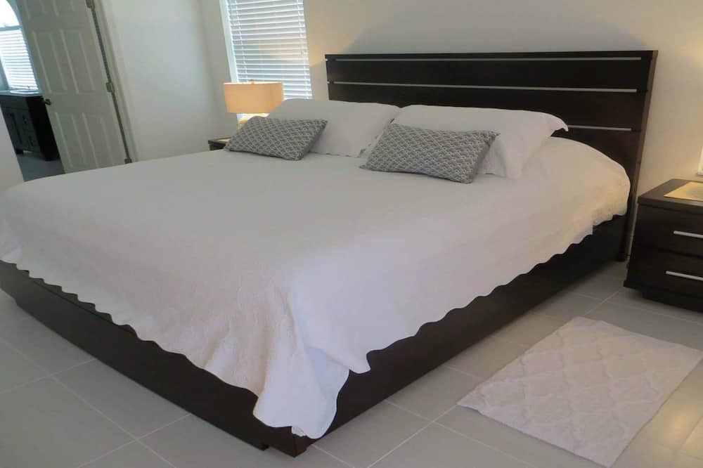 Photo of Bedroom in Crown Pointe