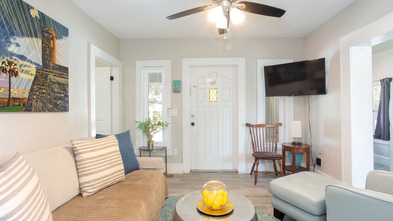Photo of Livingroom in Crescent Lake