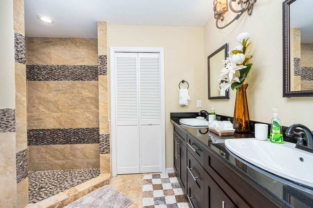 Photo of Bathroom in Lighthouse Place