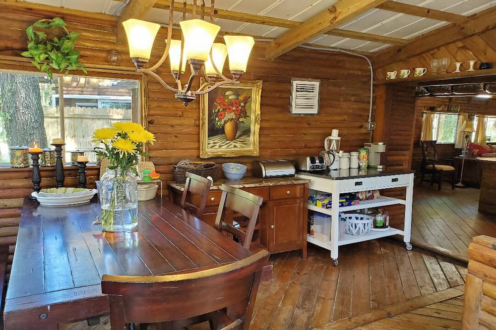 Photo of Livingroom in Nichols