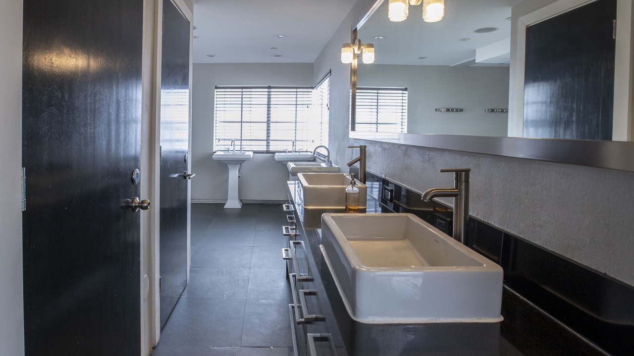 Photo of Bathroom in Flamingo/Lummus