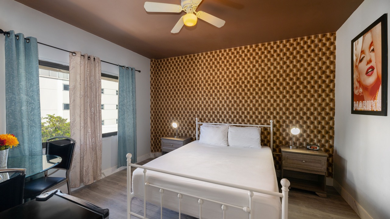 Photo of Bedroom in Mid Beach