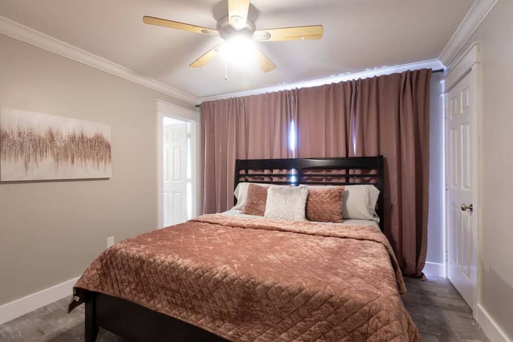 Photo of Bedroom in Holiday Isle