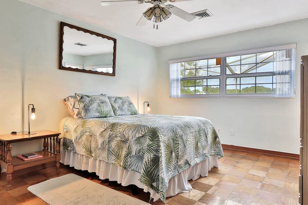 Photo of Bedroom in Cypress Gardens