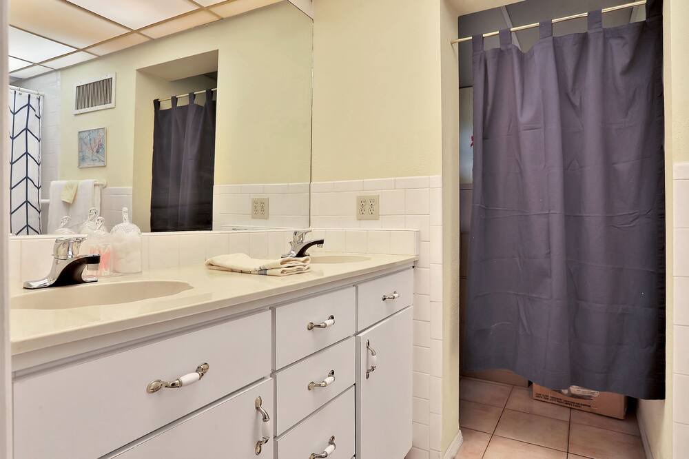 Photo of Bathroom in Cypress Gardens