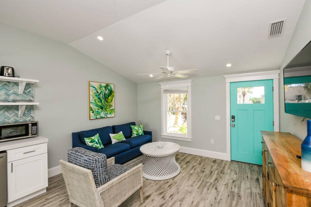 Photo of Livingroom in Holmes Beach