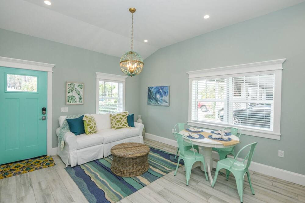 Photo of Livingroom in Holmes Beach